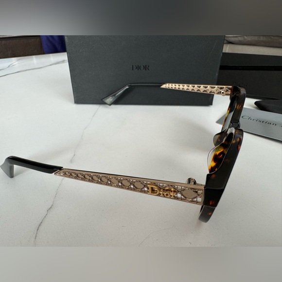 Christian Dior Sunglasses - Picture 7 of 10